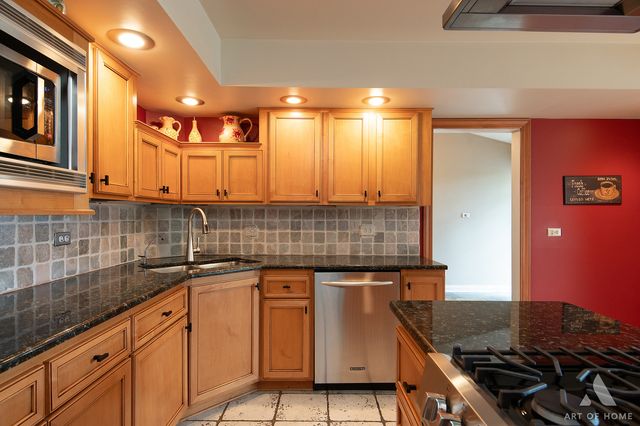 304 S Circle Drive, Palatine, IL 60067