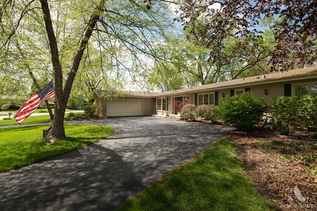 304 S Circle Drive, Palatine, IL 60067