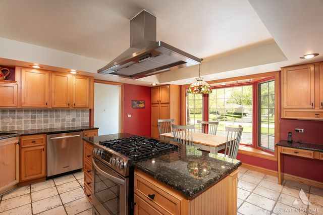 304 S Circle Drive, Palatine, IL 60067