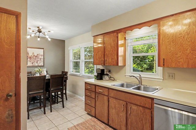 822 Tipperary Drive, Papillion, NE 68046