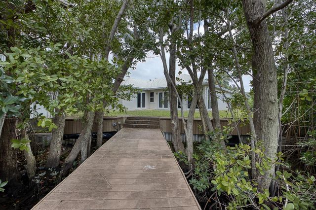 1 Kepner Dr, Boynton Beach, FL 33435