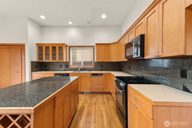 25022 235th Court SE, Maple Valley, WA 98038