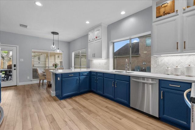 2026 Pembroke Bay Drive, League City, TX 77573