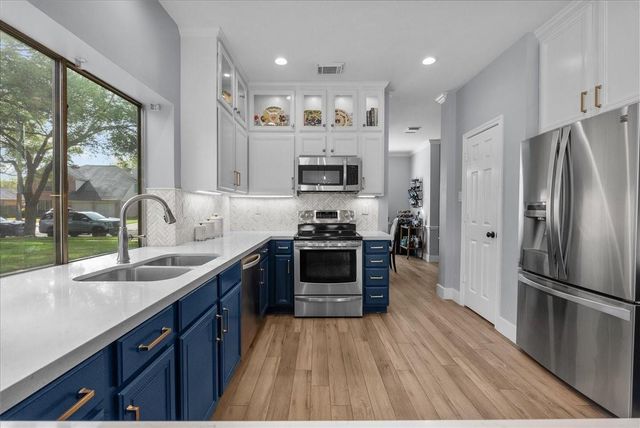 2026 Pembroke Bay Drive, League City, TX 77573