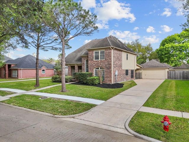2026 Pembroke Bay Drive, League City, TX 77573