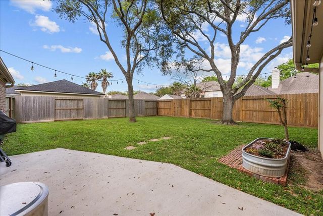 2026 Pembroke Bay Drive, League City, TX 77573