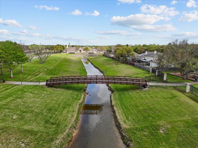 2026 Pembroke Bay Drive, League City, TX 77573