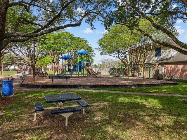 2026 Pembroke Bay Drive, League City, TX 77573