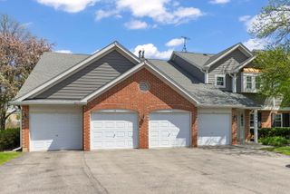2450 Charleston Drive 1, Schaumburg, IL 60193