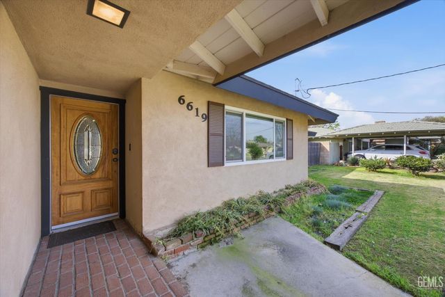 6619 Desmond Court, Bakersfield, CA 93308