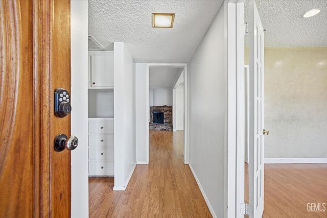 6619 Desmond Court, Bakersfield, CA 93308