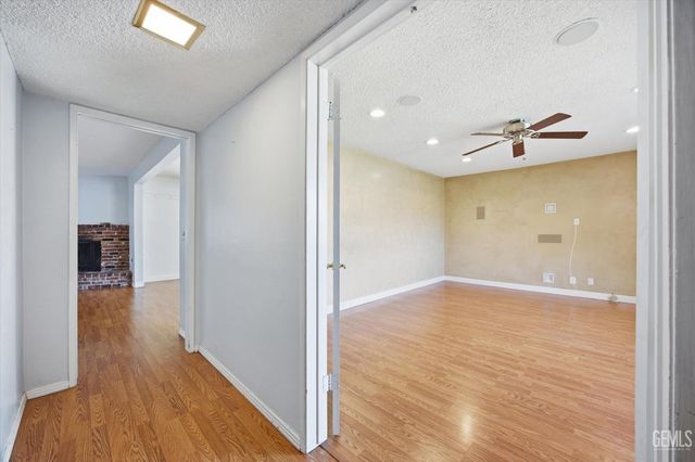 6619 Desmond Court, Bakersfield, CA 93308