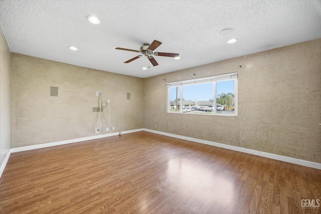 6619 Desmond Court, Bakersfield, CA 93308