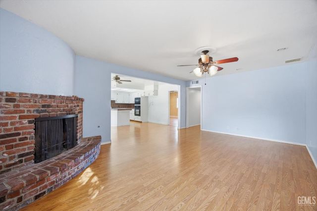 6619 Desmond Court, Bakersfield, CA 93308