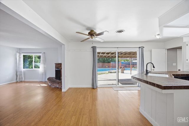 6619 Desmond Court, Bakersfield, CA 93308