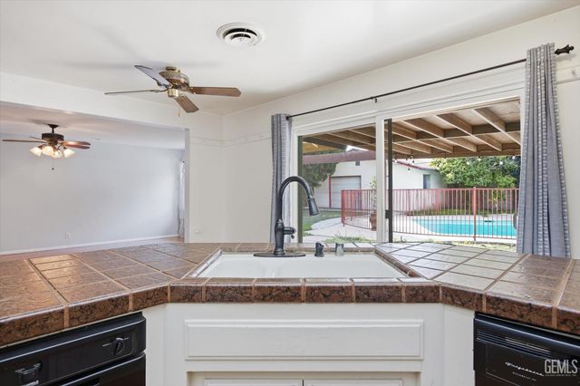 6619 Desmond Court, Bakersfield, CA 93308