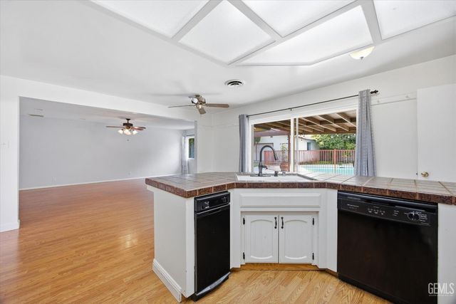 6619 Desmond Court, Bakersfield, CA 93308