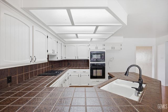 6619 Desmond Court, Bakersfield, CA 93308