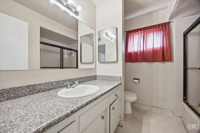 6619 Desmond Court, Bakersfield, CA 93308