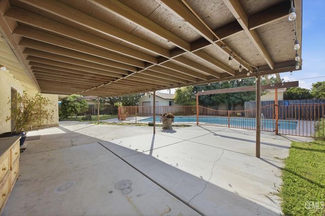 6619 Desmond Court, Bakersfield, CA 93308