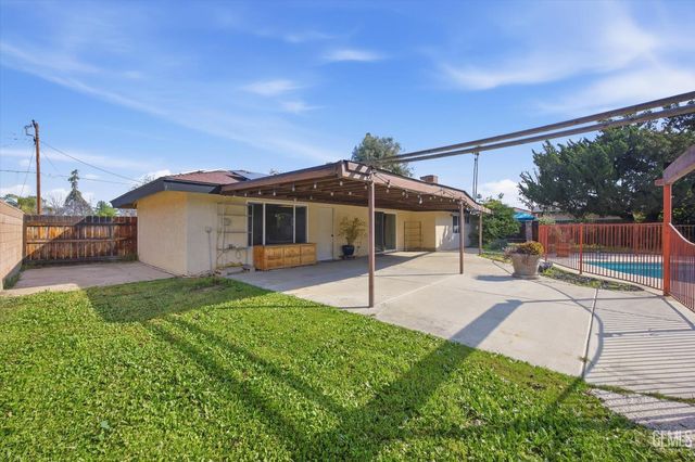 6619 Desmond Court, Bakersfield, CA 93308