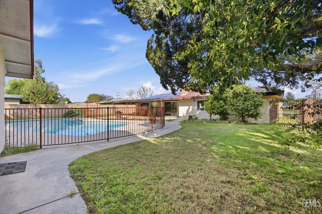 6619 Desmond Court, Bakersfield, CA 93308