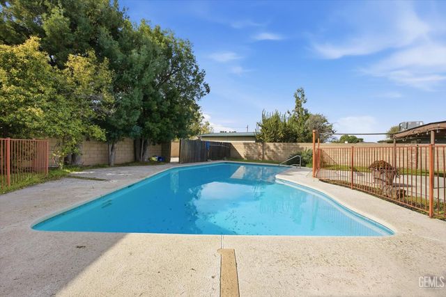 6619 Desmond Court, Bakersfield, CA 93308