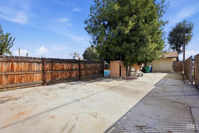 6619 Desmond Court, Bakersfield, CA 93308
