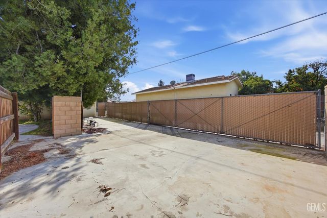 6619 Desmond Court, Bakersfield, CA 93308