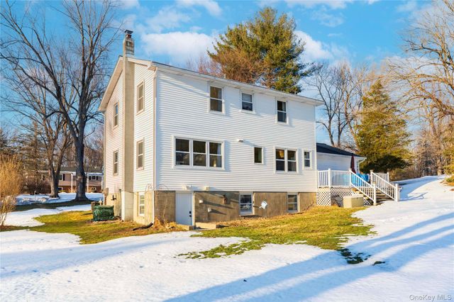 16 Saddle Ridge Drive, Hopewell Junction, NY 12533