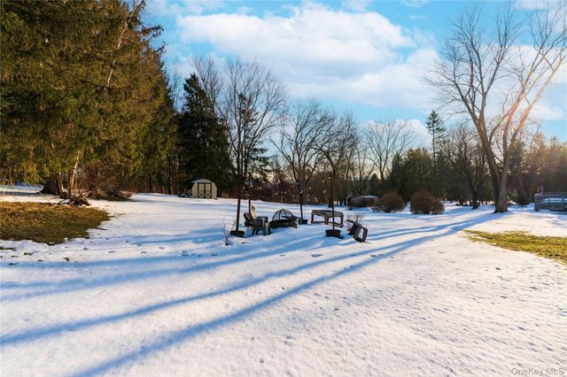 16 Saddle Ridge Drive, Hopewell Junction, NY 12533