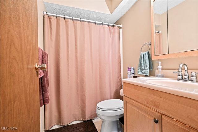 700 Lakeview Drive, Cortland, OH 44410