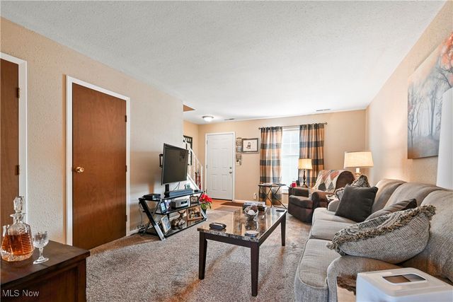 700 Lakeview Drive, Cortland, OH 44410