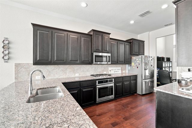 8121 Loretta Day Drive, Arlington, TX 76002