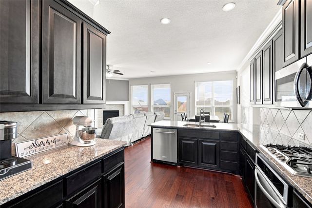 8121 Loretta Day Drive, Arlington, TX 76002