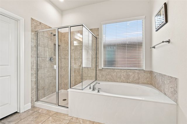 8121 Loretta Day Drive, Arlington, TX 76002
