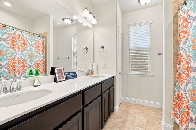 8121 Loretta Day Drive, Arlington, TX 76002