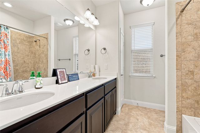 8121 Loretta Day Drive, Arlington, TX 76002