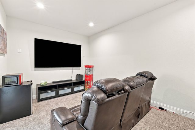 8121 Loretta Day Drive, Arlington, TX 76002