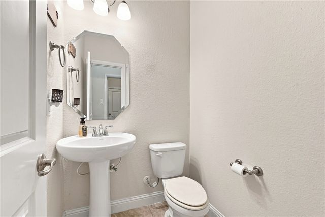 8121 Loretta Day Drive, Arlington, TX 76002