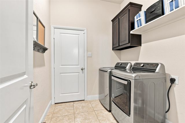 8121 Loretta Day Drive, Arlington, TX 76002