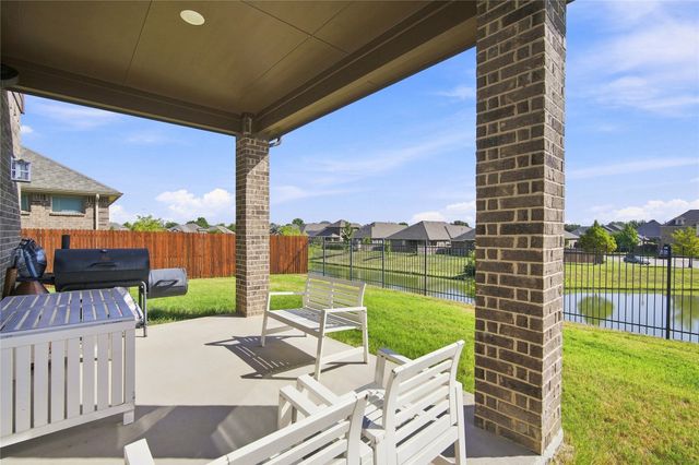 8121 Loretta Day Drive, Arlington, TX 76002