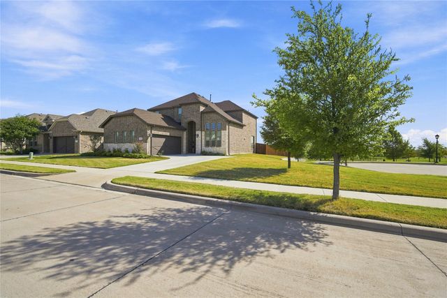 8121 Loretta Day Drive, Arlington, TX 76002