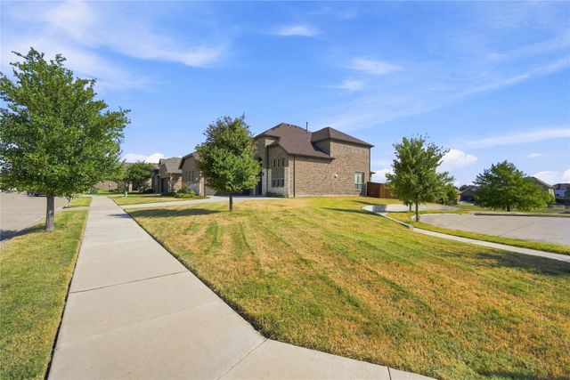 8121 Loretta Day Drive, Arlington, TX 76002
