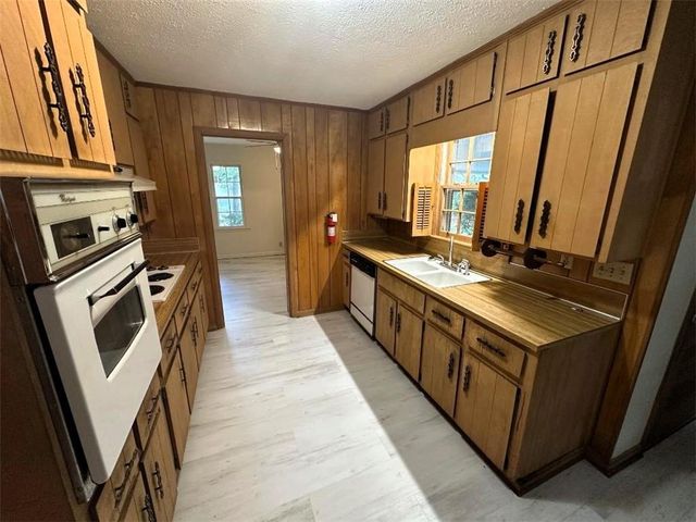 195 Dogwood SE Drive, Calhoun, GA 30701