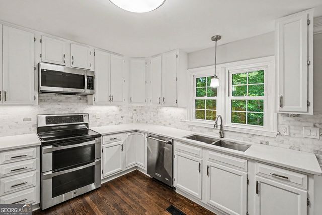 810 Deep Lake Drive NW, Kennesaw, GA 30144