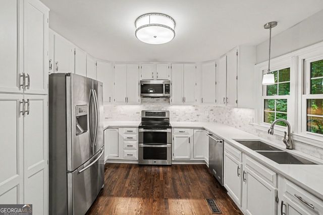 810 Deep Lake Drive NW, Kennesaw, GA 30144