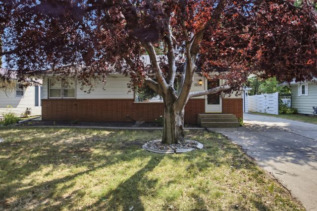 1208 18th Street S, Moorhead, MN 56560