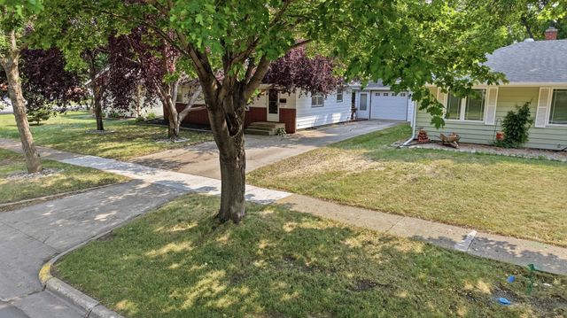 1208 18th Street S, Moorhead, MN 56560