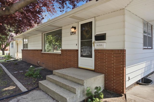 1208 18th Street S, Moorhead, MN 56560
